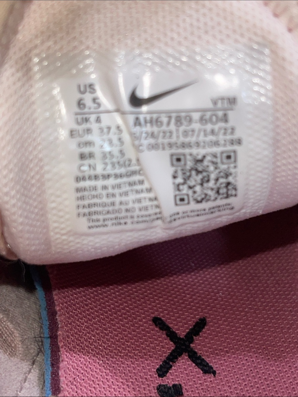 Nike Air270 Pale Pink and White Trainers - Picture 11 of 11